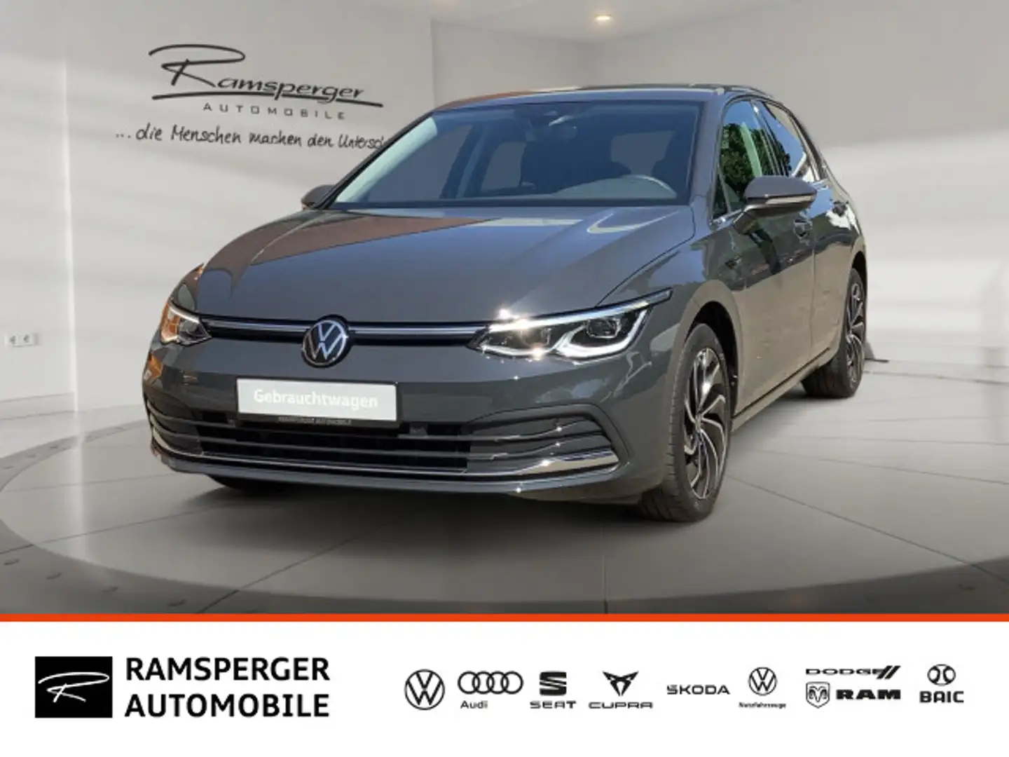 Volkswagen Golf VIII 1.5 eTSI DSG Style AHK ACC LED Navi PD Grau - 1