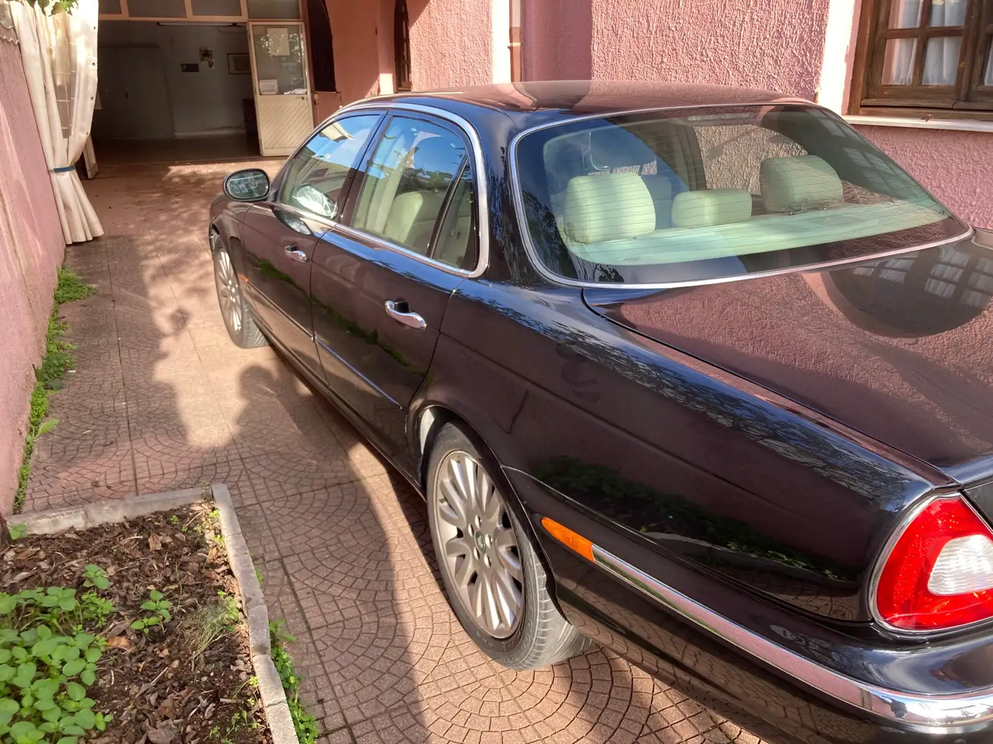 Jaguar XJ 4.2 V8 Executive Чорний - 2