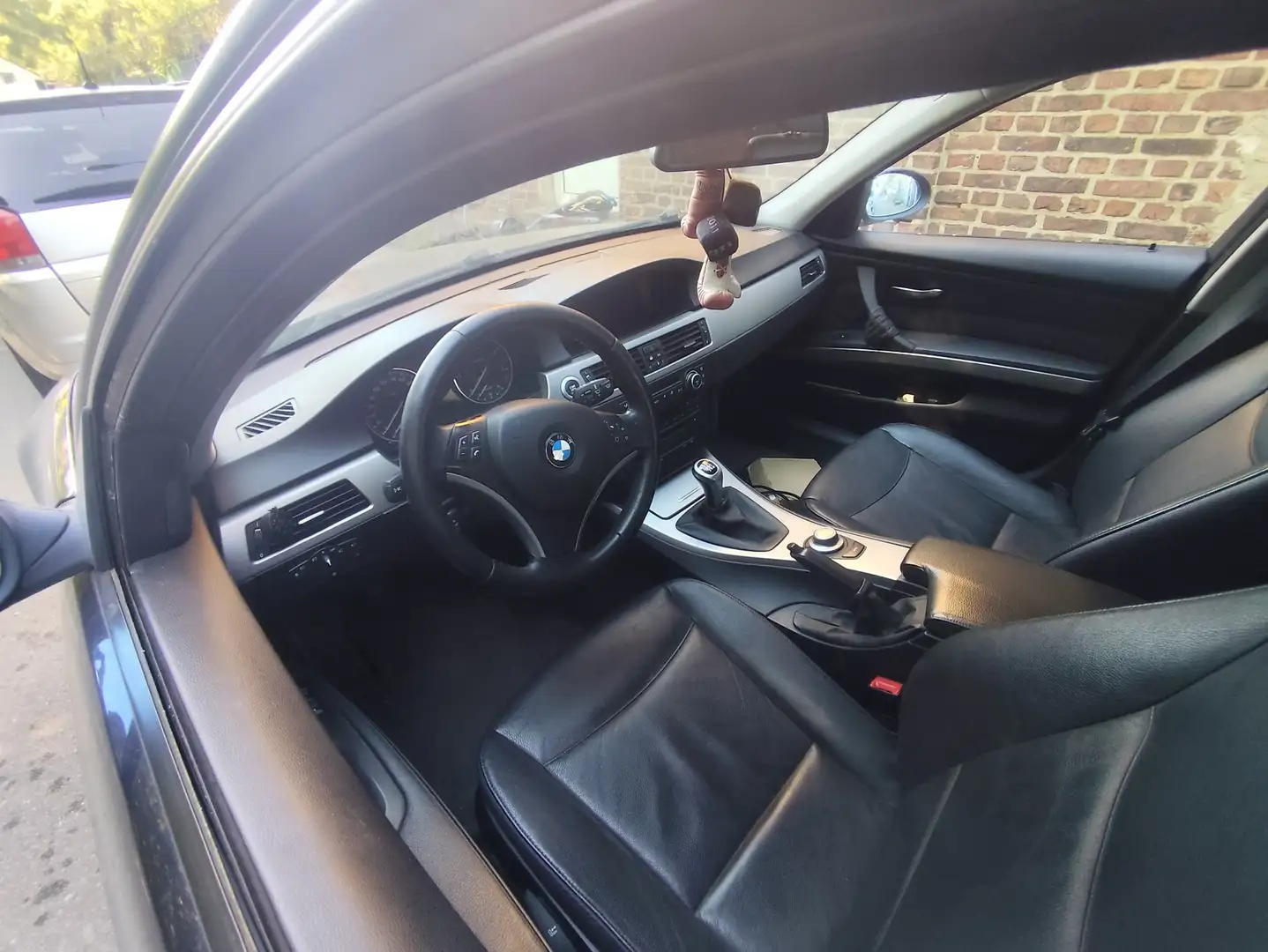 BMW 320 320d DPF Touring - 2