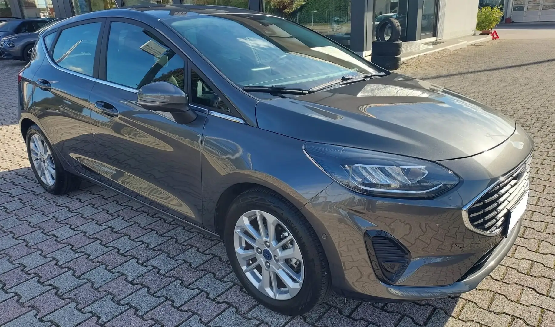 Ford Fiesta 5p 1.1 Titanium 75cv Grigio - 2