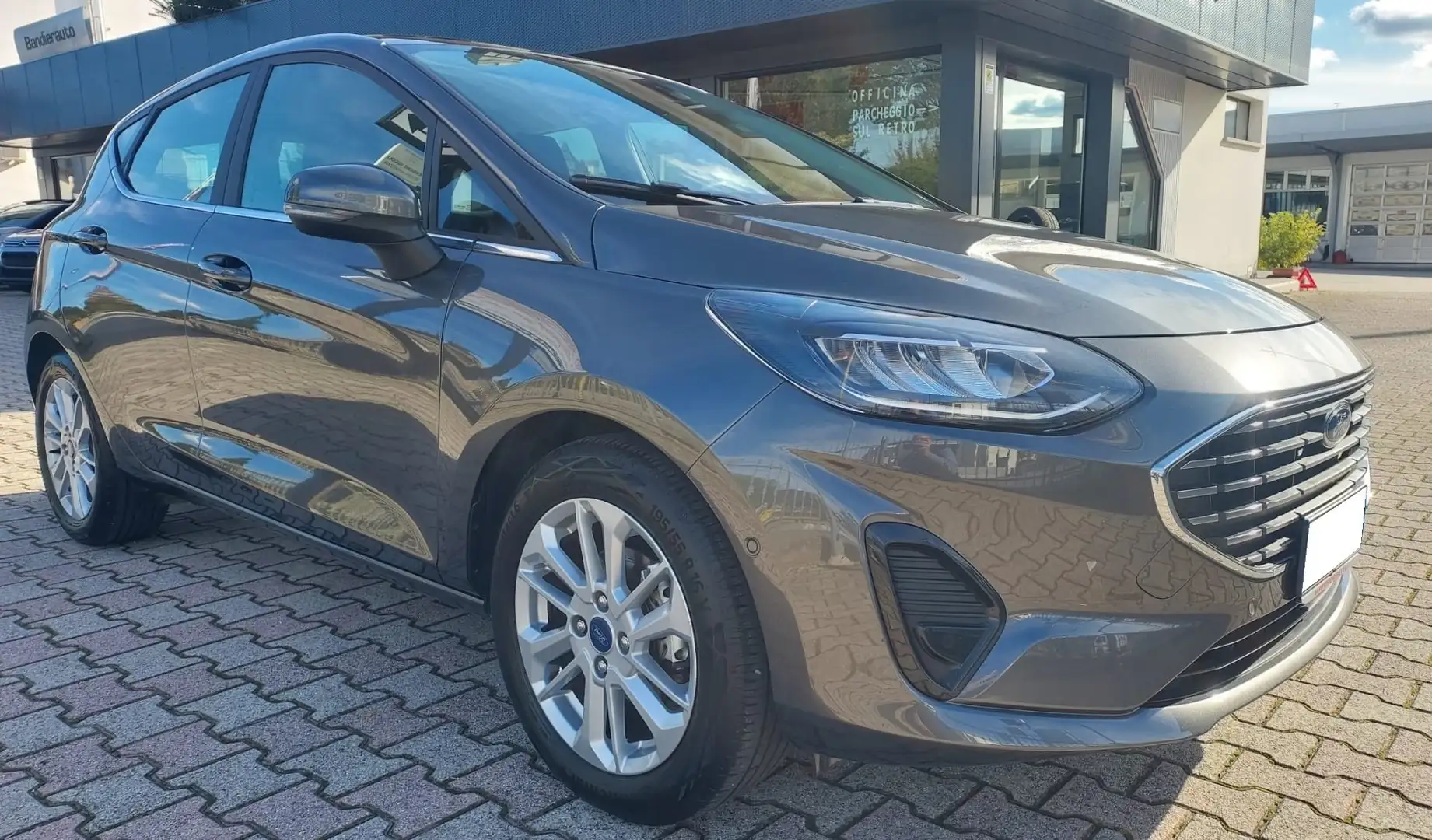 Ford Fiesta 5p 1.1 Titanium 75cv Grigio - 1