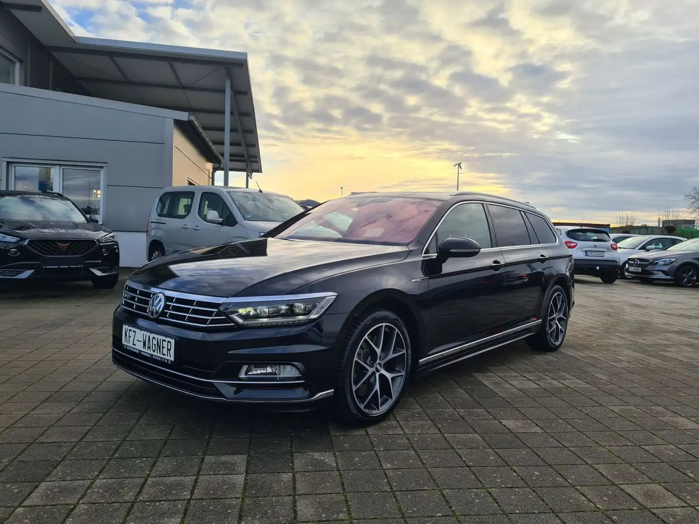 Volkswagen Passat Variant 2.0 TSI 4Motion BMT Highline LPG Schwarz - 1