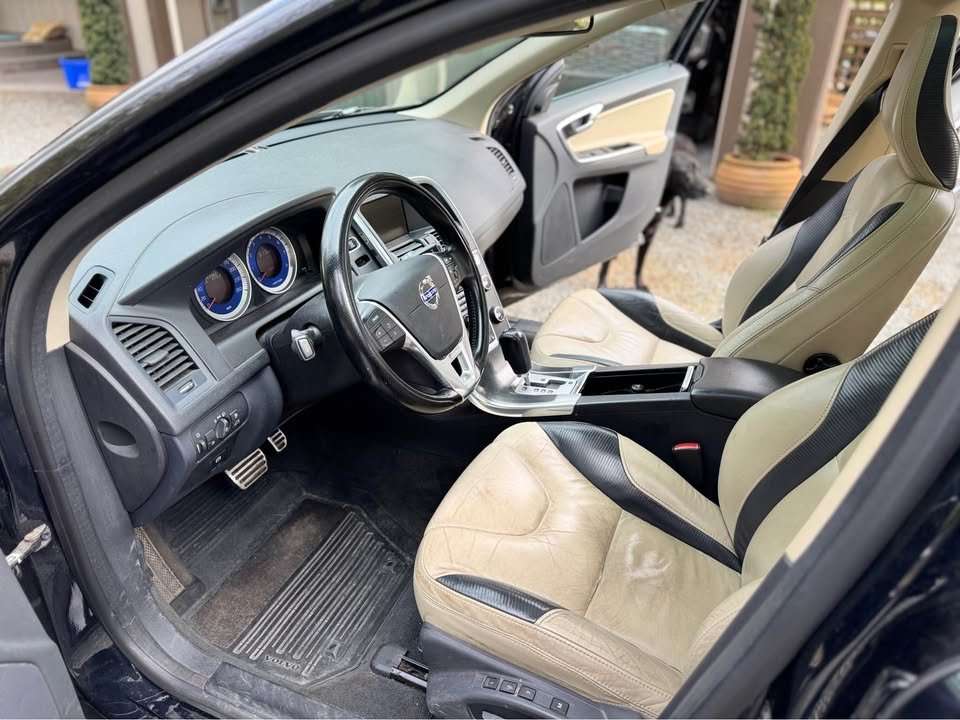 2012 Volvo XC60 T6 R-Design thumb 6