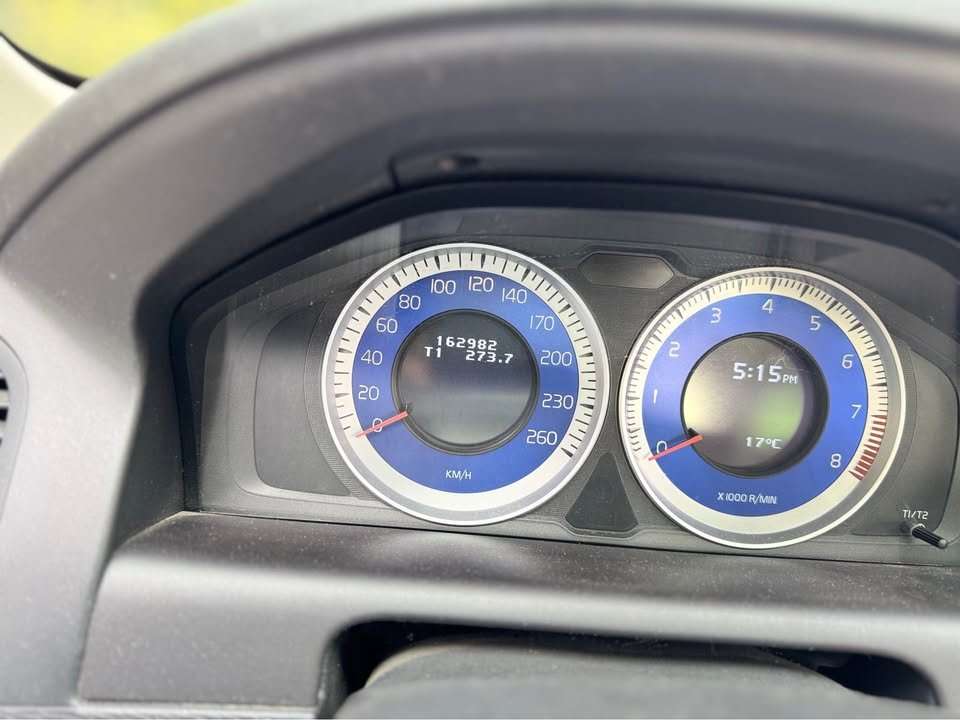 2012 Volvo XC60 T6 R-Design thumb 9