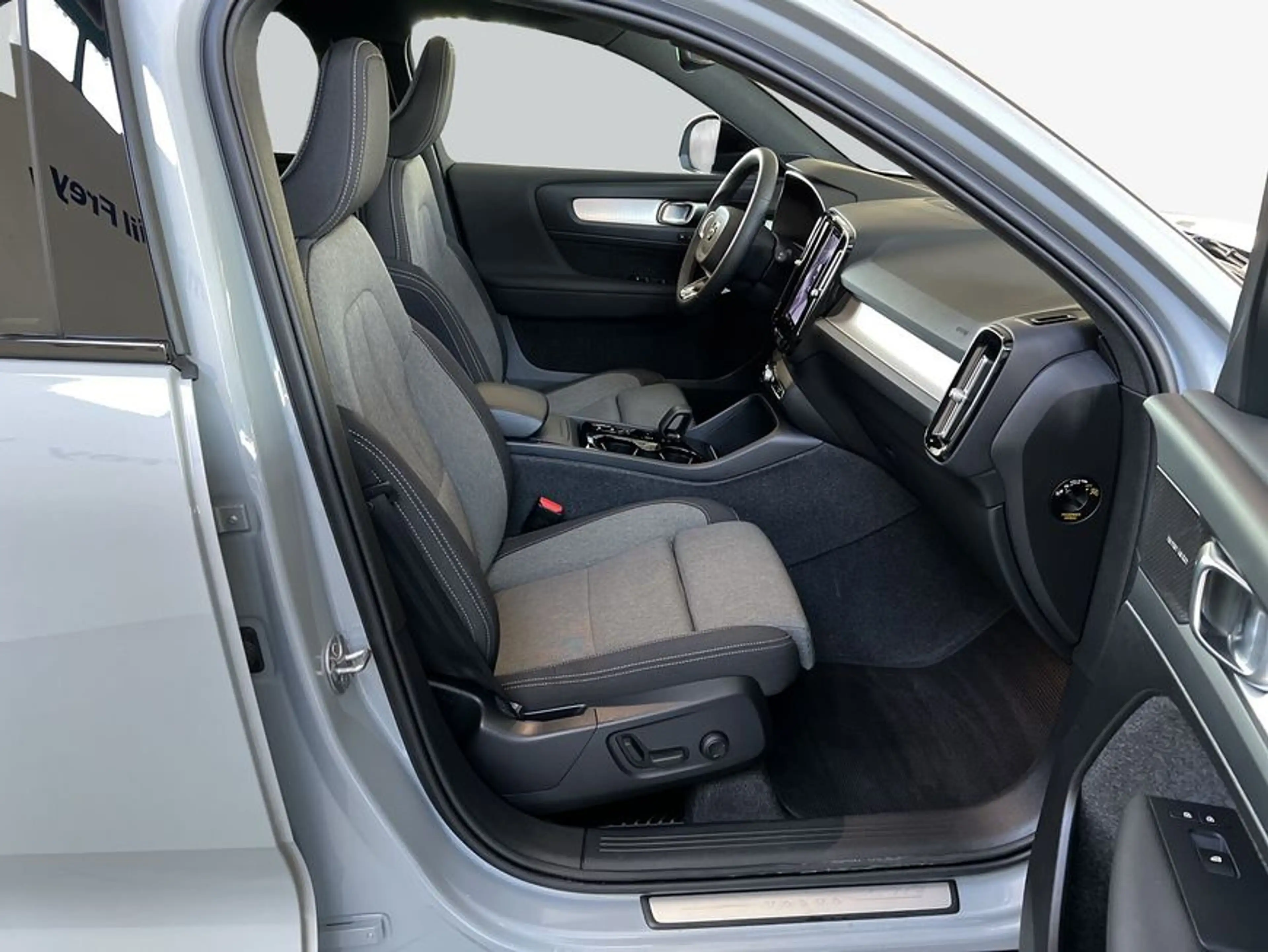Volvo XC40 XC40 B4 B DKG Plus Dark — photo 12