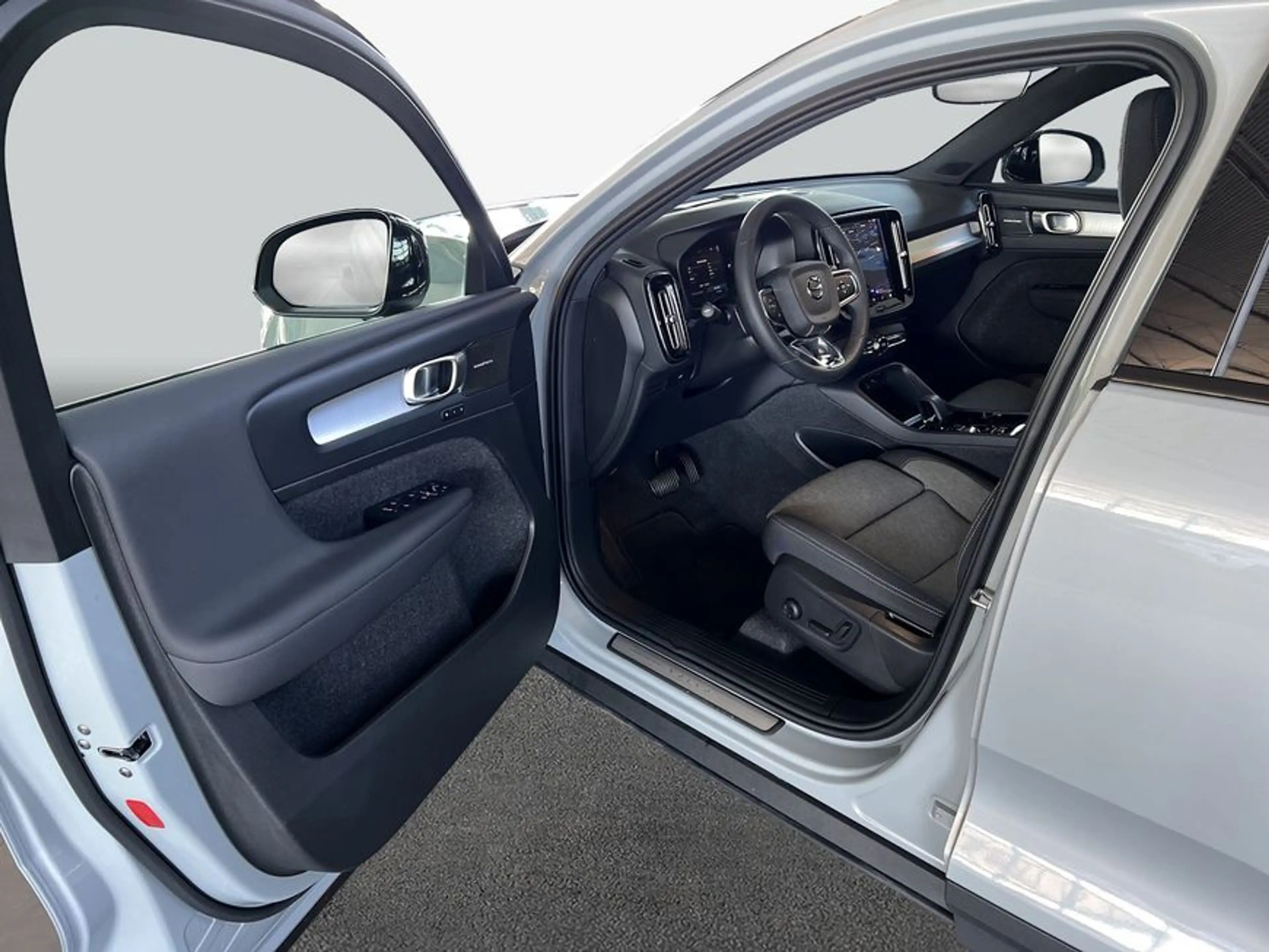 Volvo XC40 XC40 B4 B DKG Plus Dark — photo 9