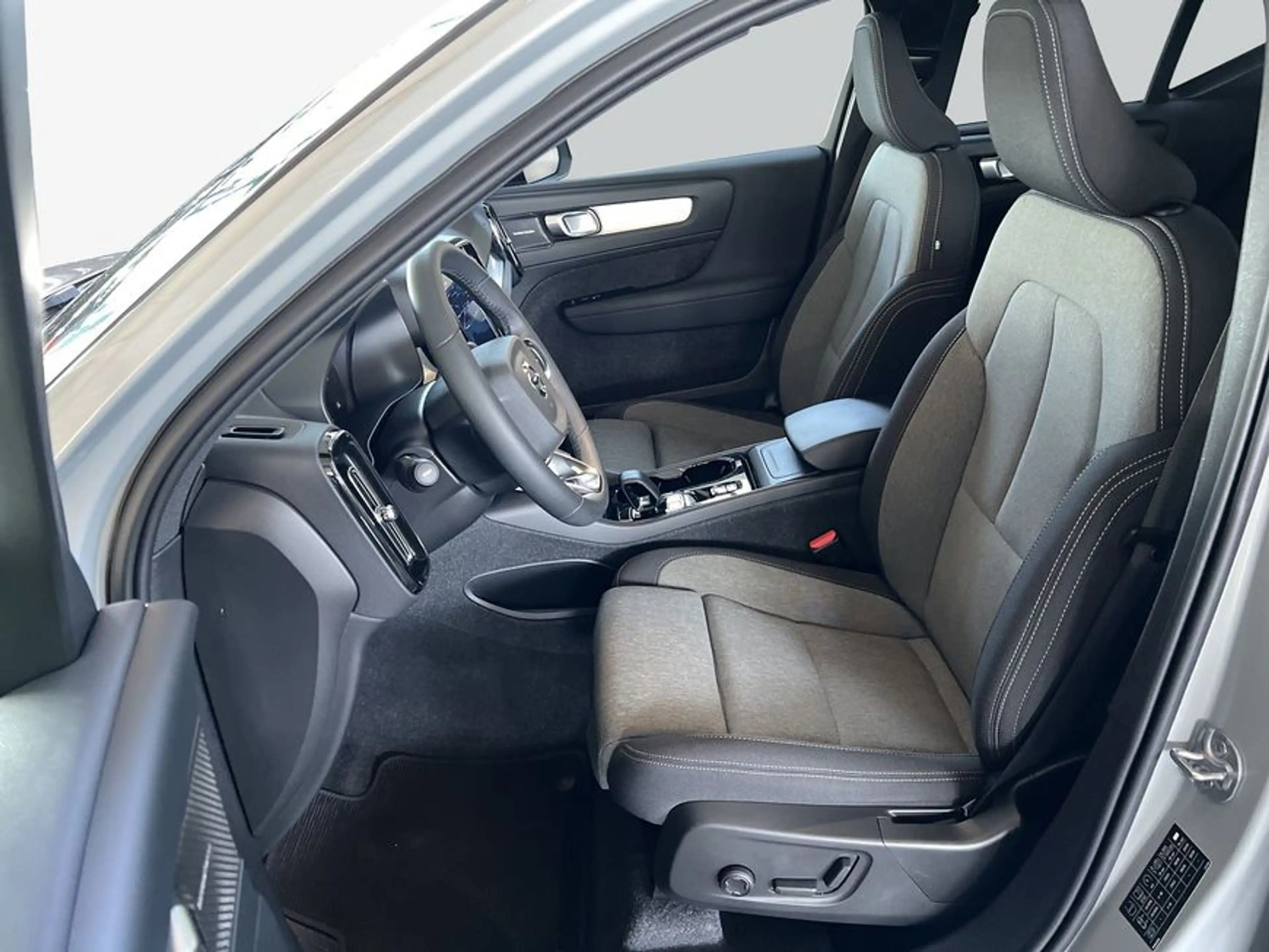 Volvo XC40 XC40 B4 B DKG Plus Dark — photo 10