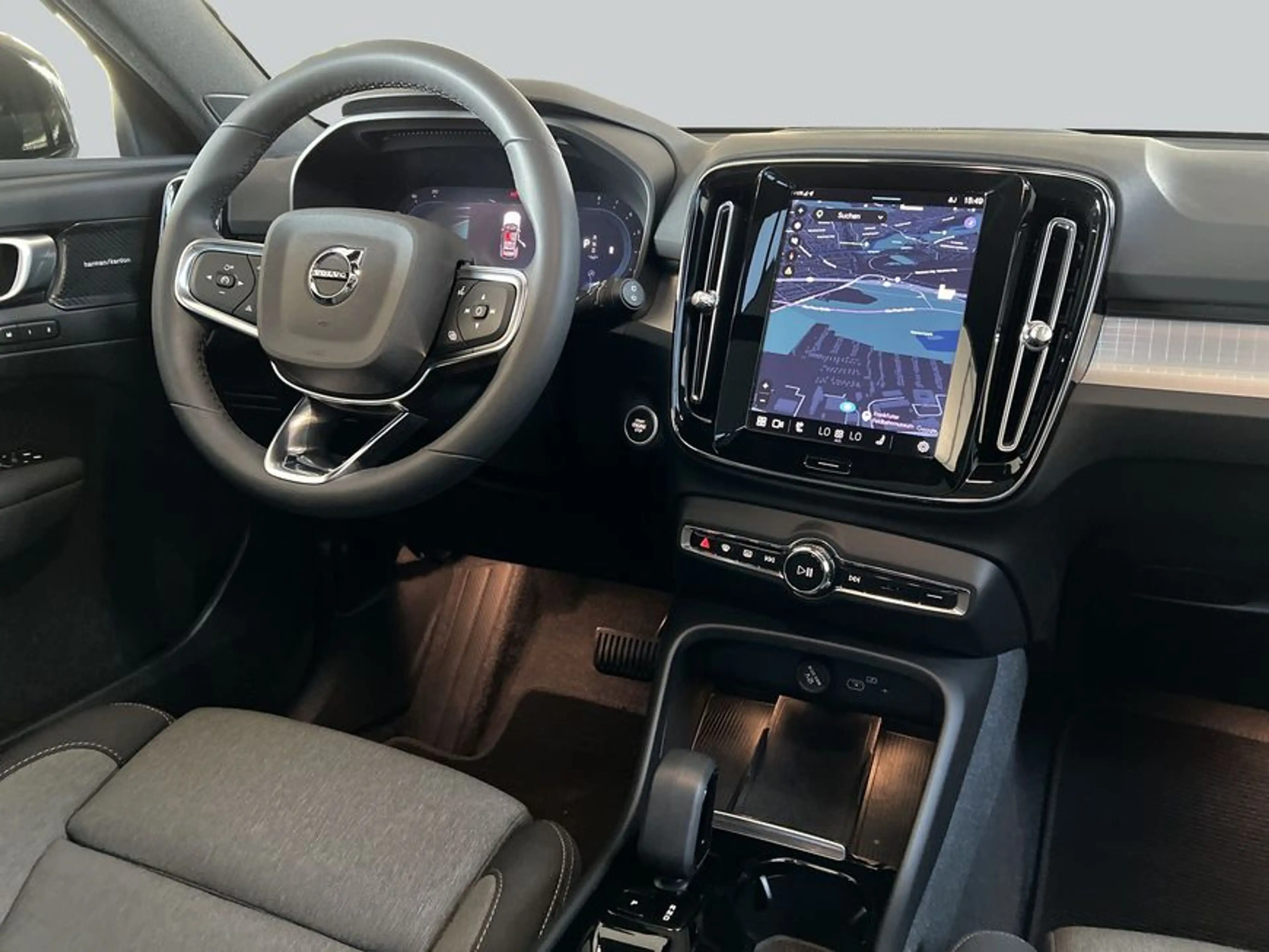 Volvo XC40 XC40 B4 B DKG Plus Dark — photo 13
