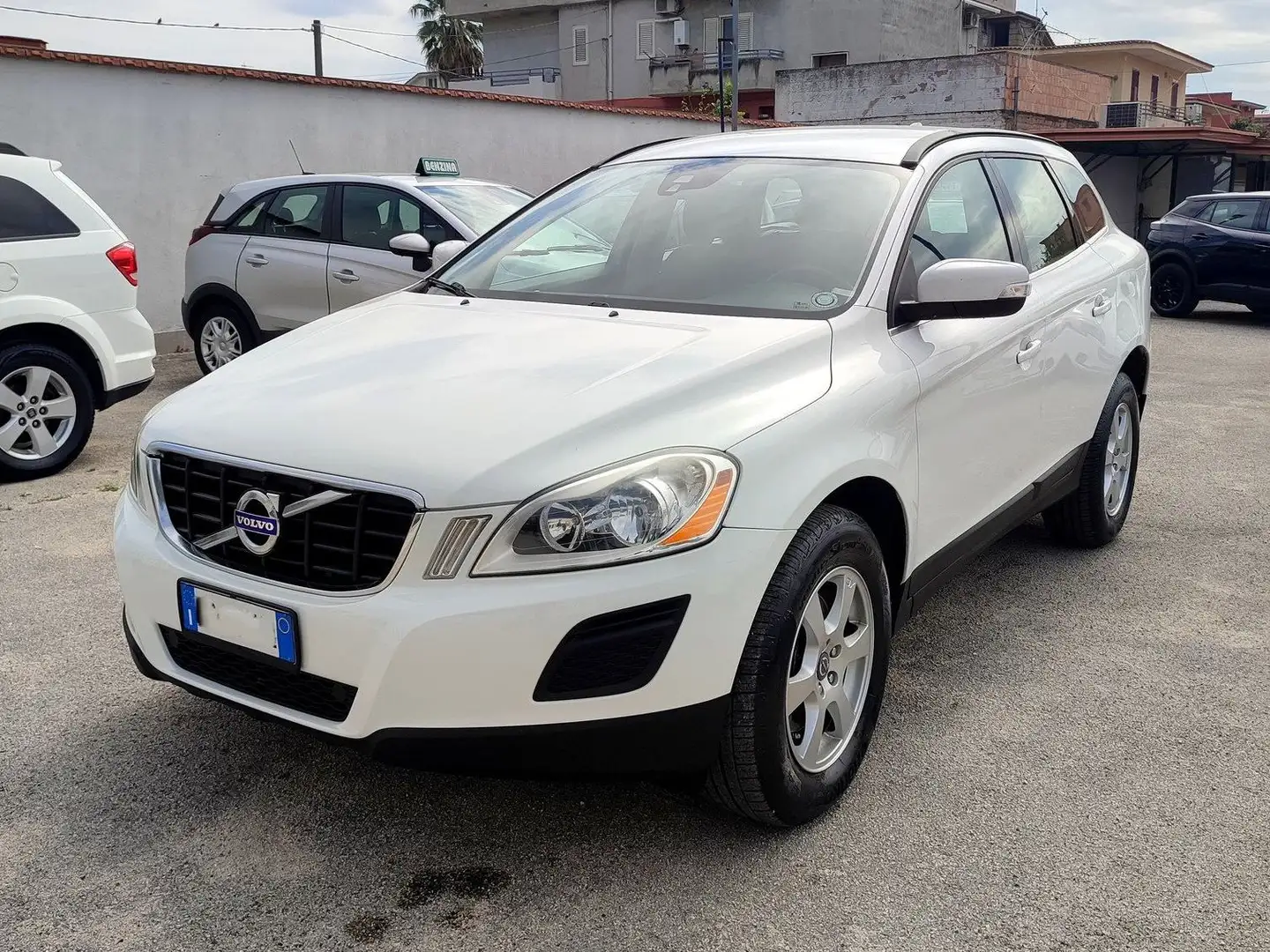 Volvo XC60 2.0 d4 Momentum 163cv Bianco - 1