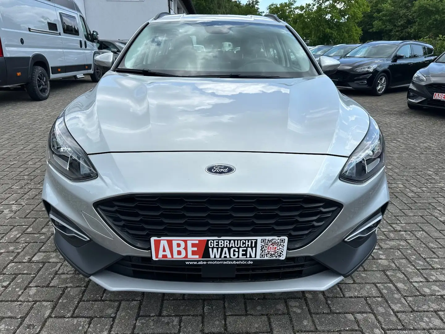 Ford Focus Turnier 1.5 EcoBlue Active LED DAB AHK Silber - 1