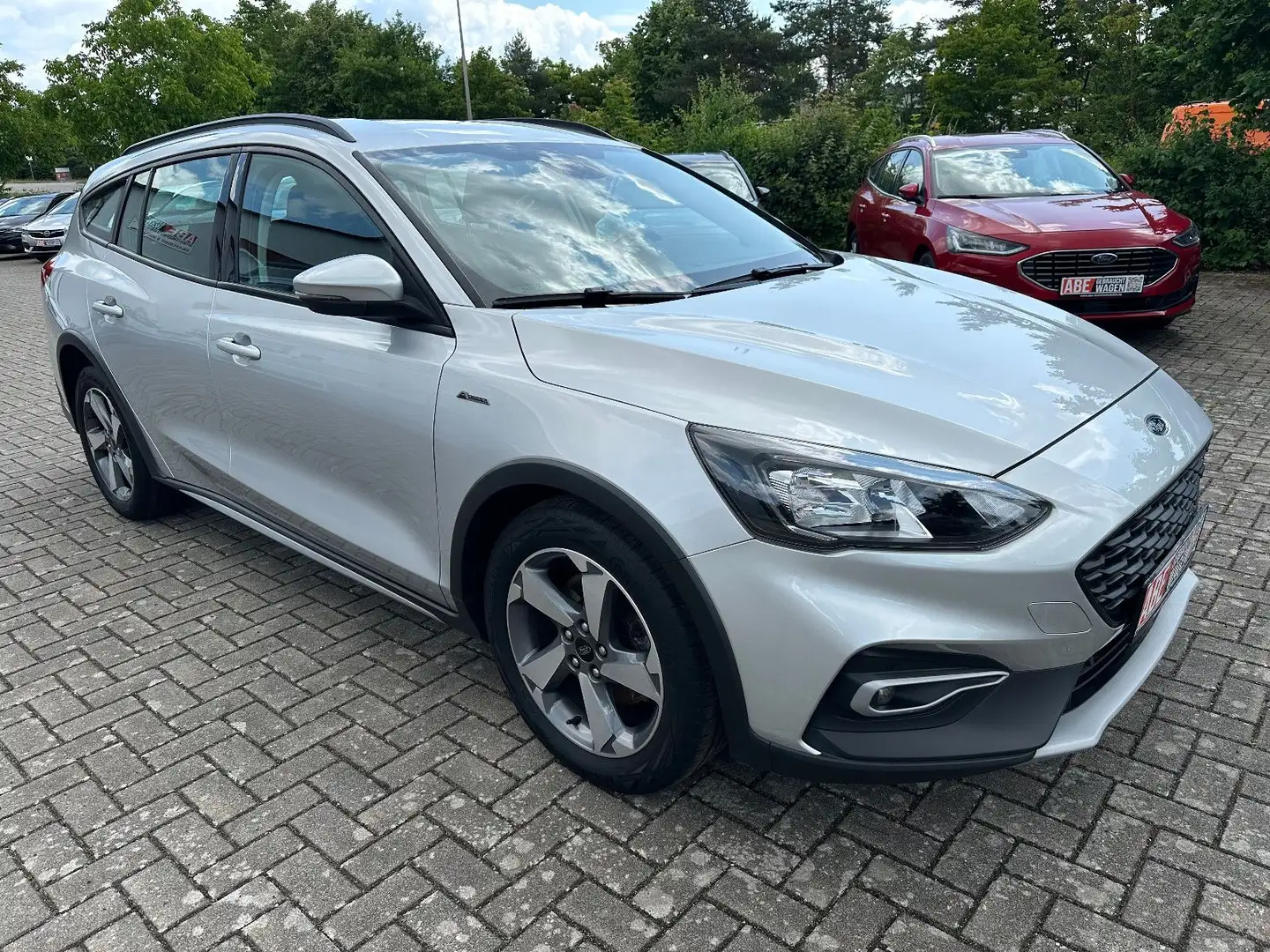 Ford Focus Turnier 1.5 EcoBlue Active LED DAB AHK Silber - 2