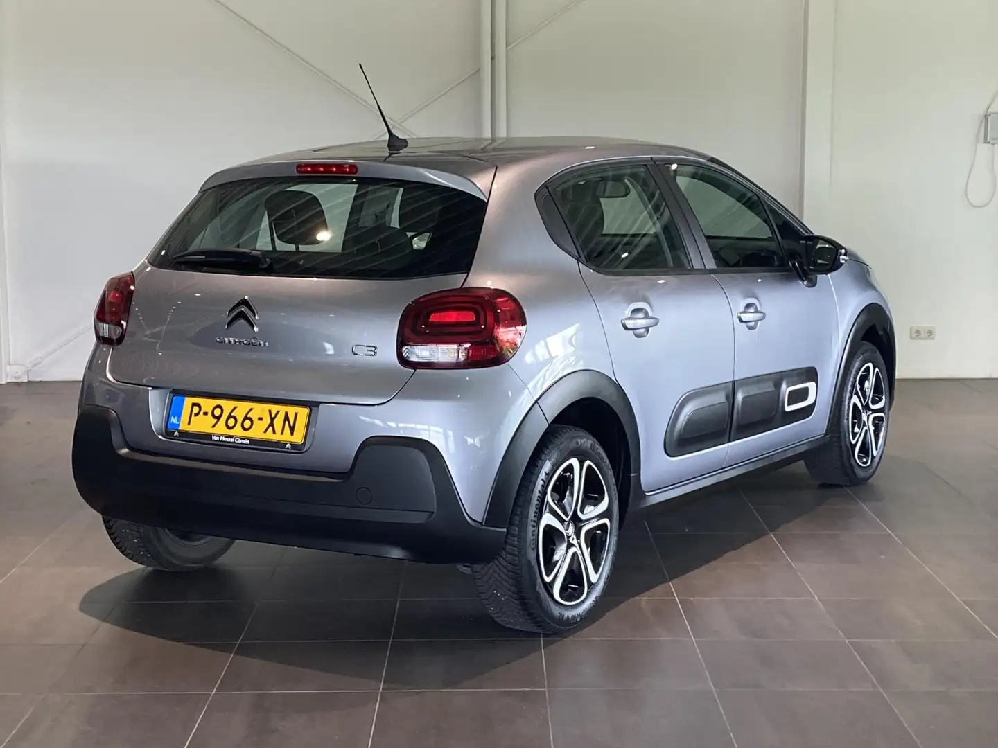 Citroen C3 1.2 Feel | Apple Carplay/Android Auto | Climate co Grijs - 2