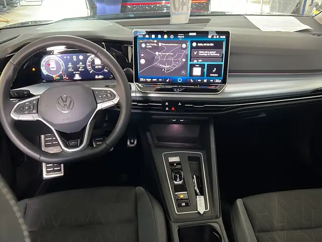 Volkswagen Golf view 3