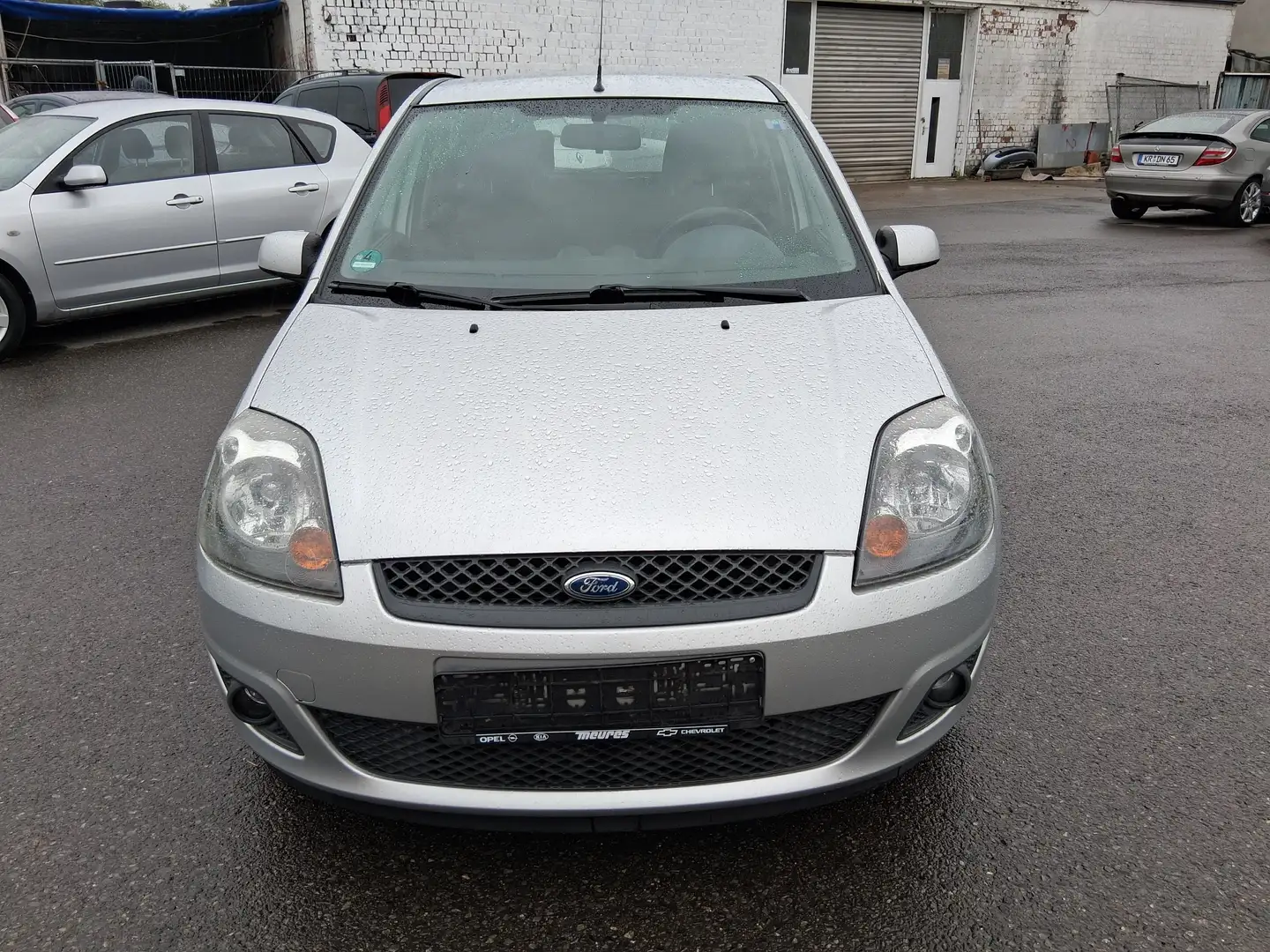 Ford Fiesta 1.4 Connection Gris - 1