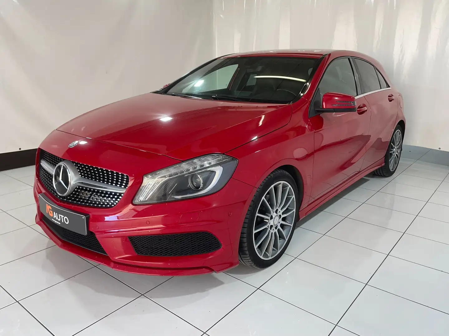 Mercedes-Benz A 180 d * Pack AMG * Xénon * Caméra * Bluetooth Rouge - 2