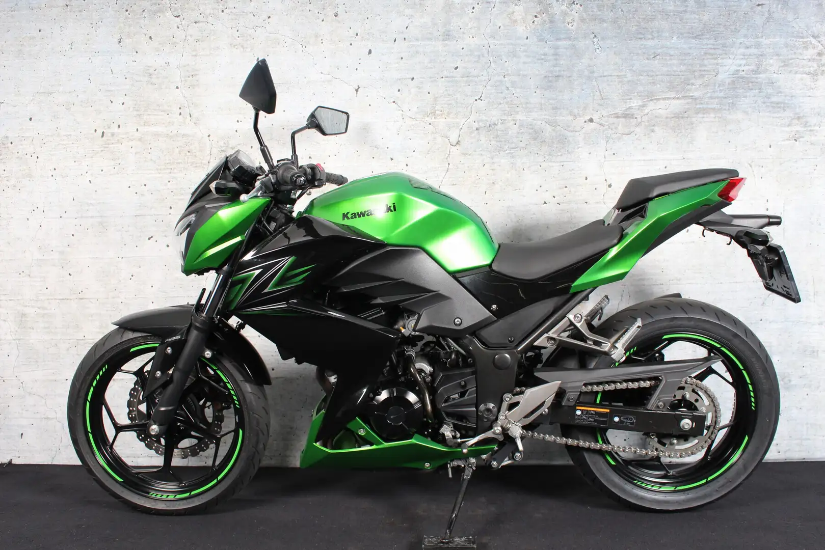 Kawasaki Z 300 ABS Performance Zwart - 2