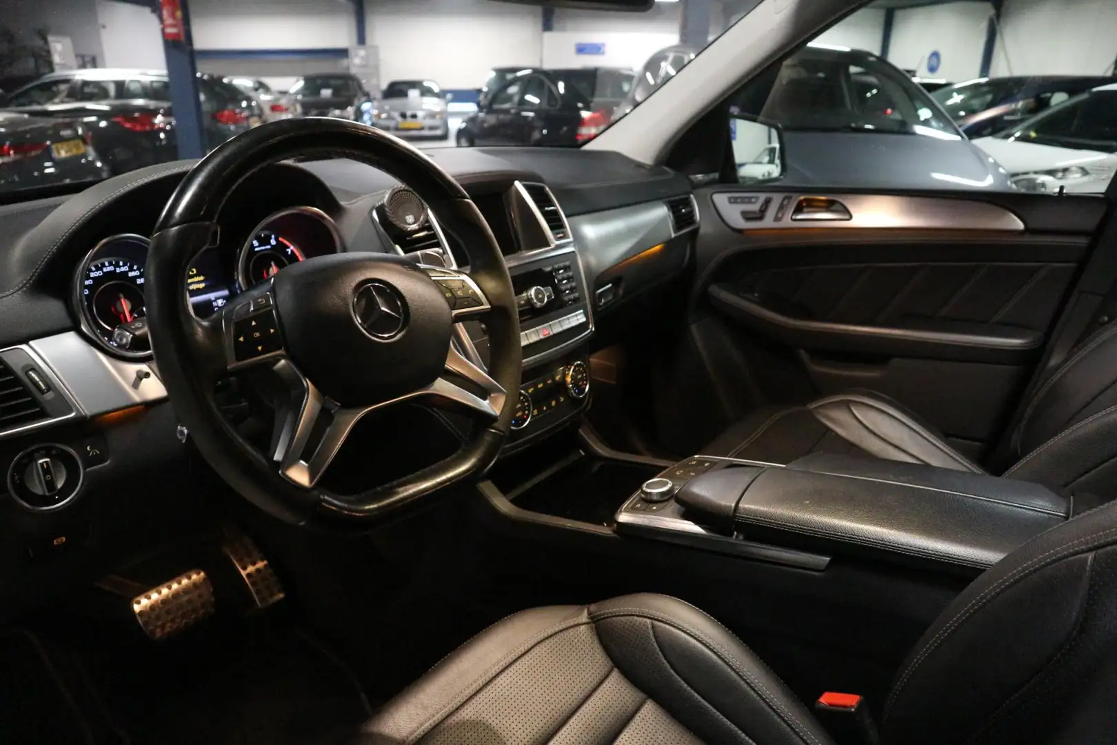 Mercedes-Benz ML 63 AMG M-klasse Performance Pack / DEALER ONDERHOUDEN / 5 Zwart - 2