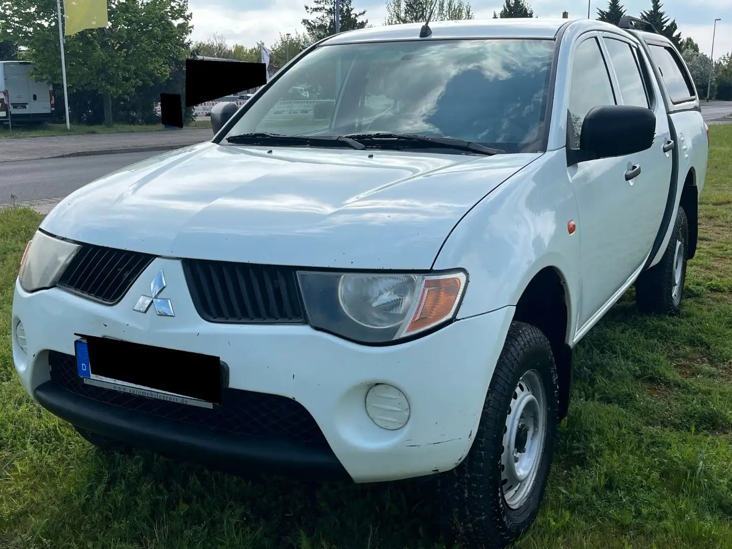 Mitsubishi L200 Invite Doppelkabine 4WD Blanc - 1