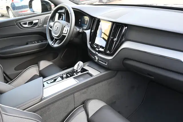 Volvo XC60 view 13