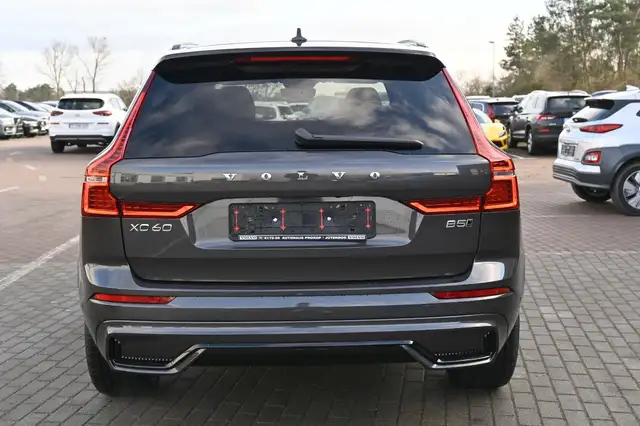Volvo XC60 view 4