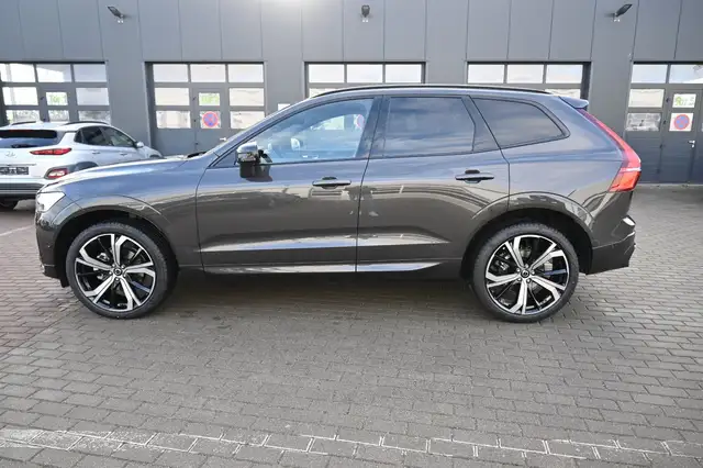 Volvo XC60 view 2