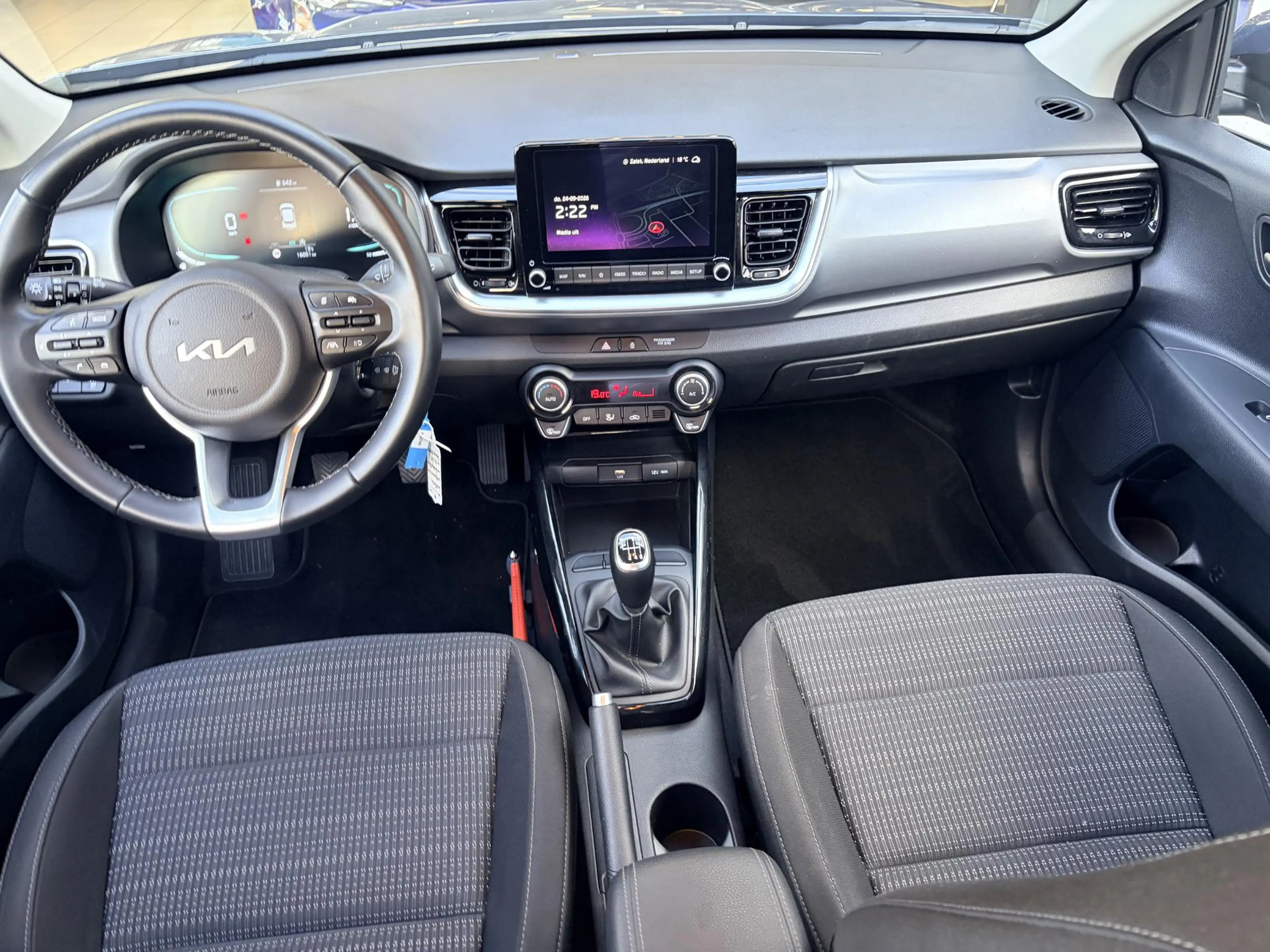 Kia Stonic 1.0 T-GDi MHEV DynamicLine | Climate Control | Nav — photo 9