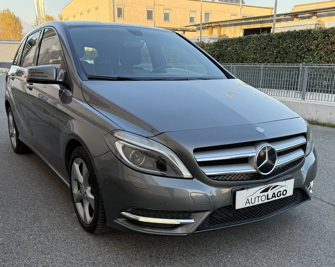 Mercedes-Benz B 180 Premium auto Grigio - 2
