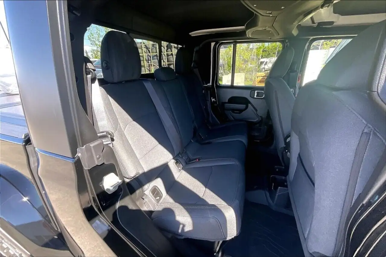 Jeep Gladiator photo Jeep Gladiator