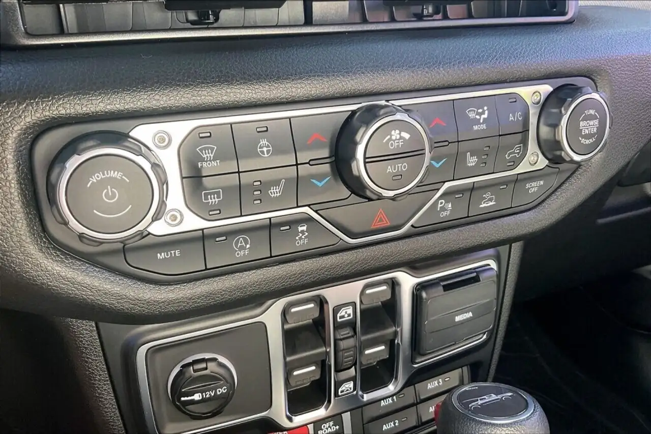 Jeep Gladiator photo Jeep Gladiator
