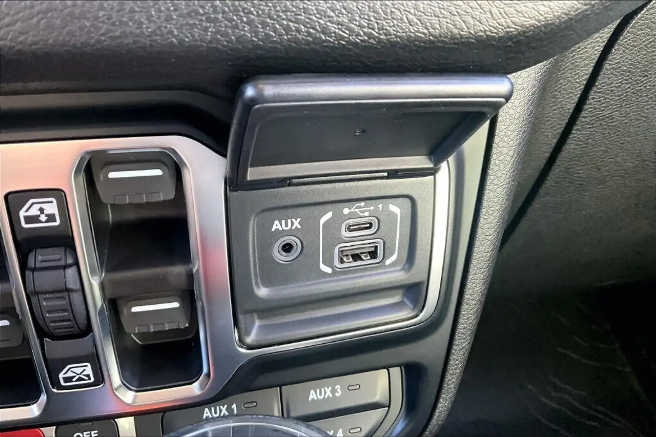 Jeep Gladiator photo Jeep Gladiator