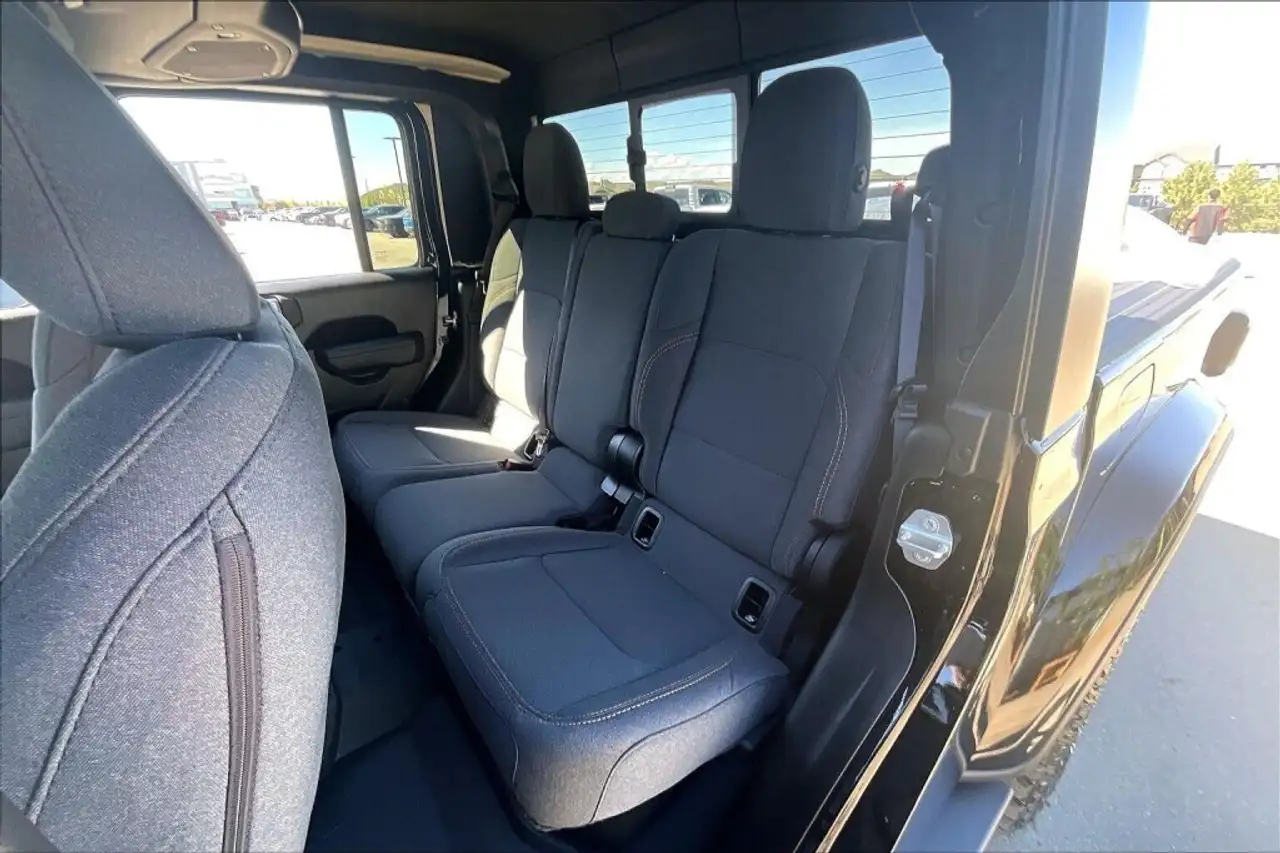 Jeep Gladiator photo Jeep Gladiator