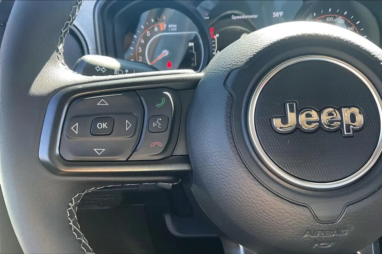 Jeep Gladiator photo Jeep Gladiator