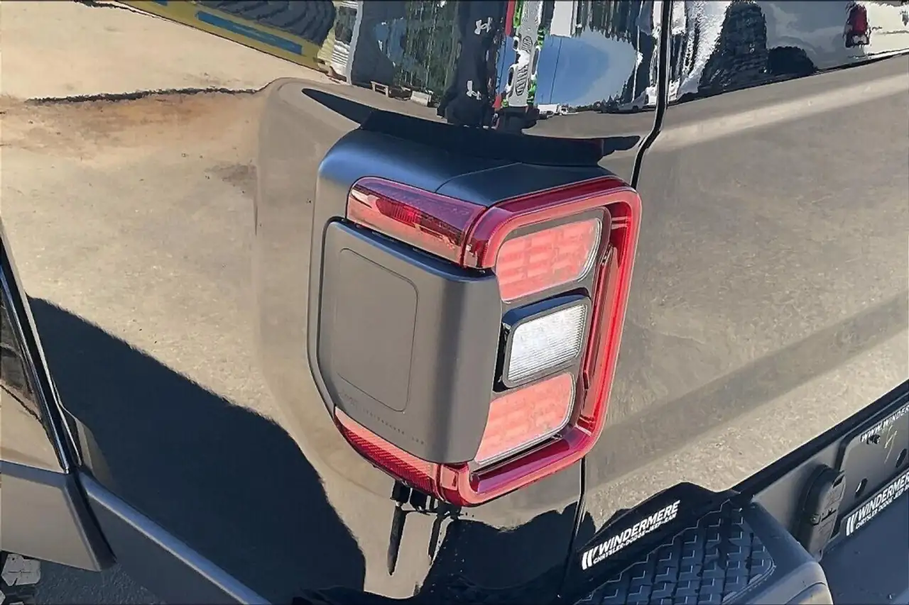 Jeep Gladiator photo Jeep Gladiator