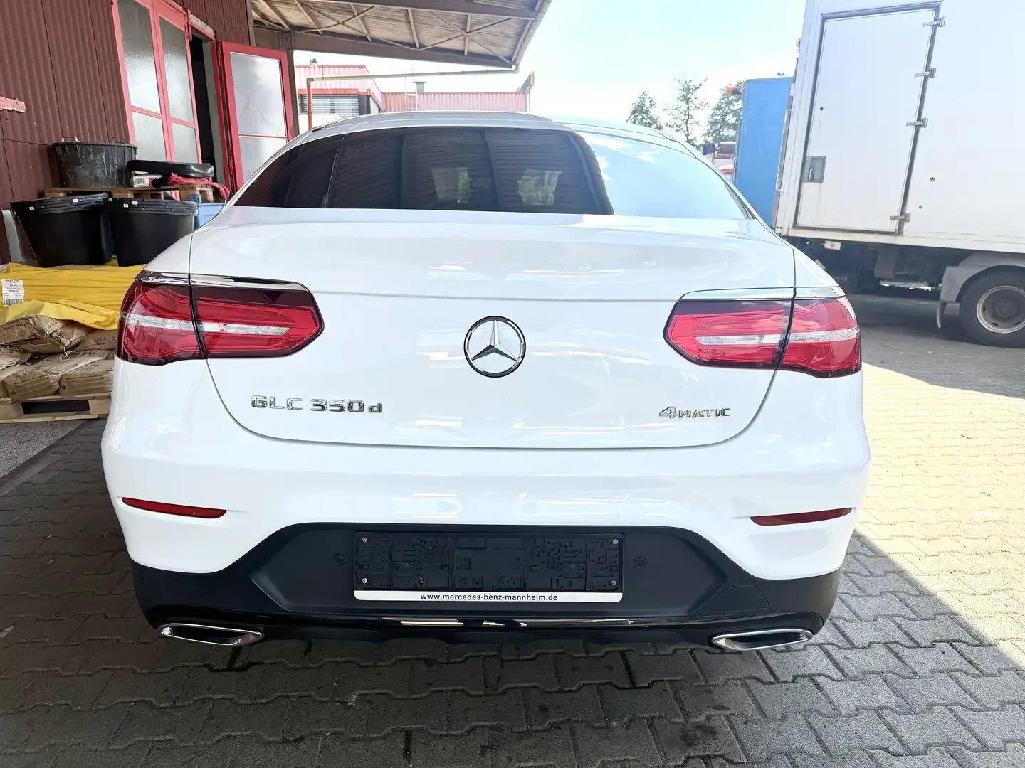 Mercedes-Benz GLC 350 GLC 350 d 4Matic Coupe AMG Line - TÜV NEU! Weiß - 2