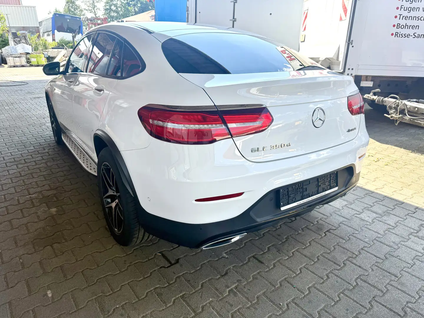 Mercedes-Benz GLC 350 GLC 350 d 4Matic Coupe AMG Line - TÜV NEU! Weiß - 1