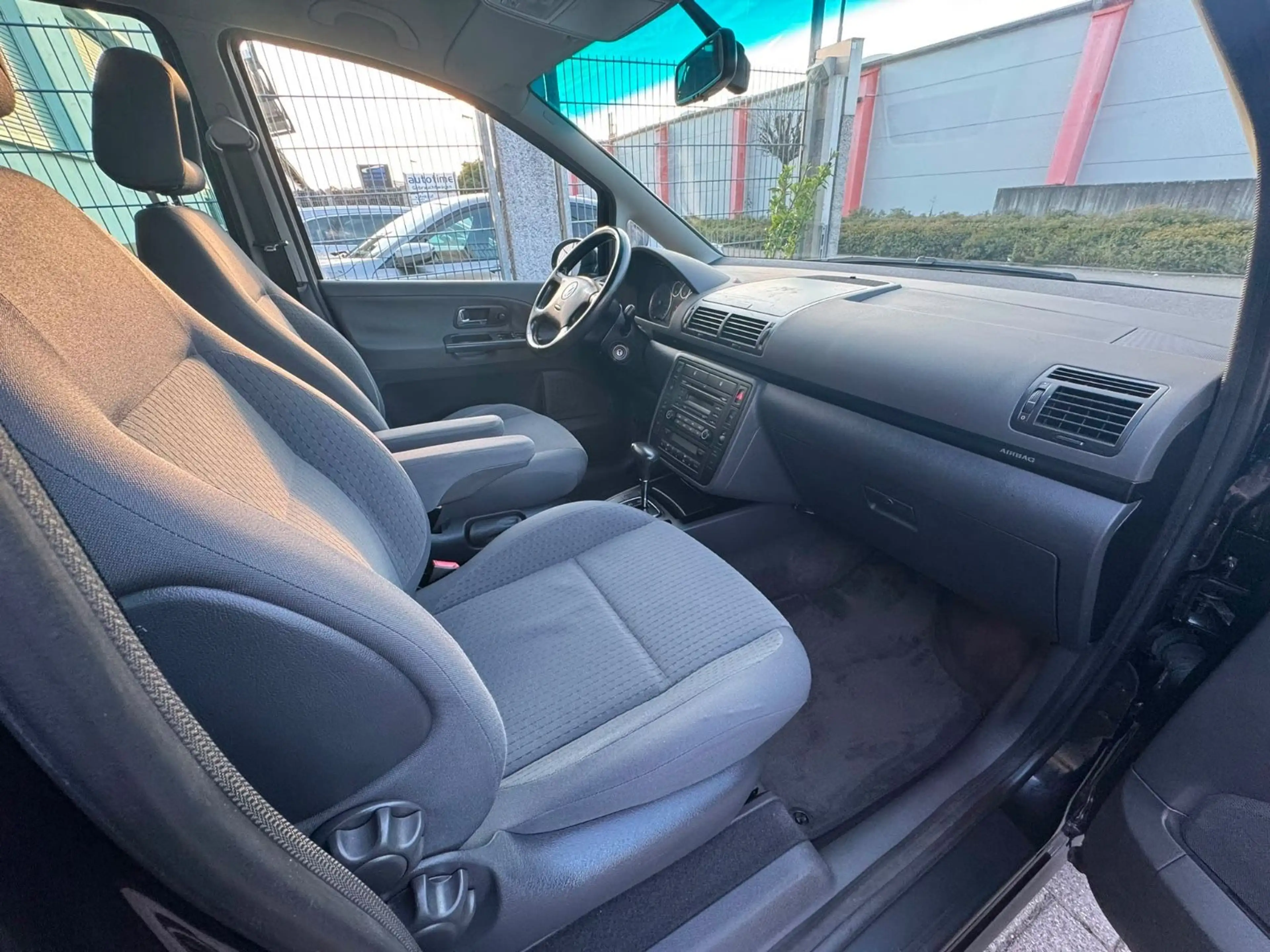 Volkswagen Sharan Comfortl. 1.8T Aut|XENON|STANDH|AHK|30TKM — photo 14