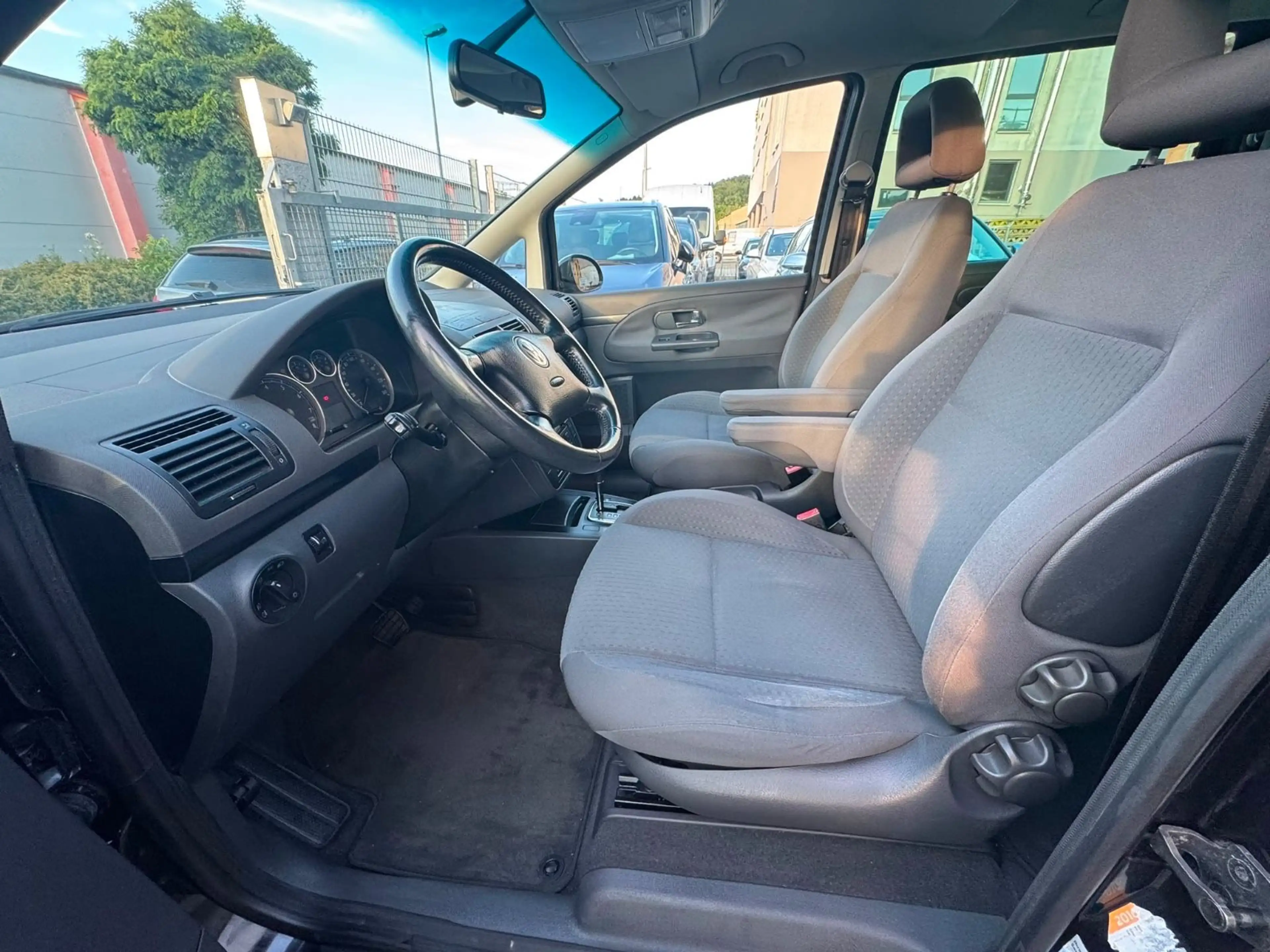 Volkswagen Sharan Comfortl. 1.8T Aut|XENON|STANDH|AHK|30TKM — photo 9