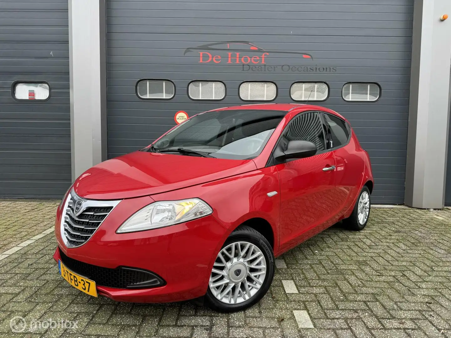 Lancia Ypsilon 0.9 TwinAir S MomoDesign✓Airco ✓City ✓Nw APK Rood - 1