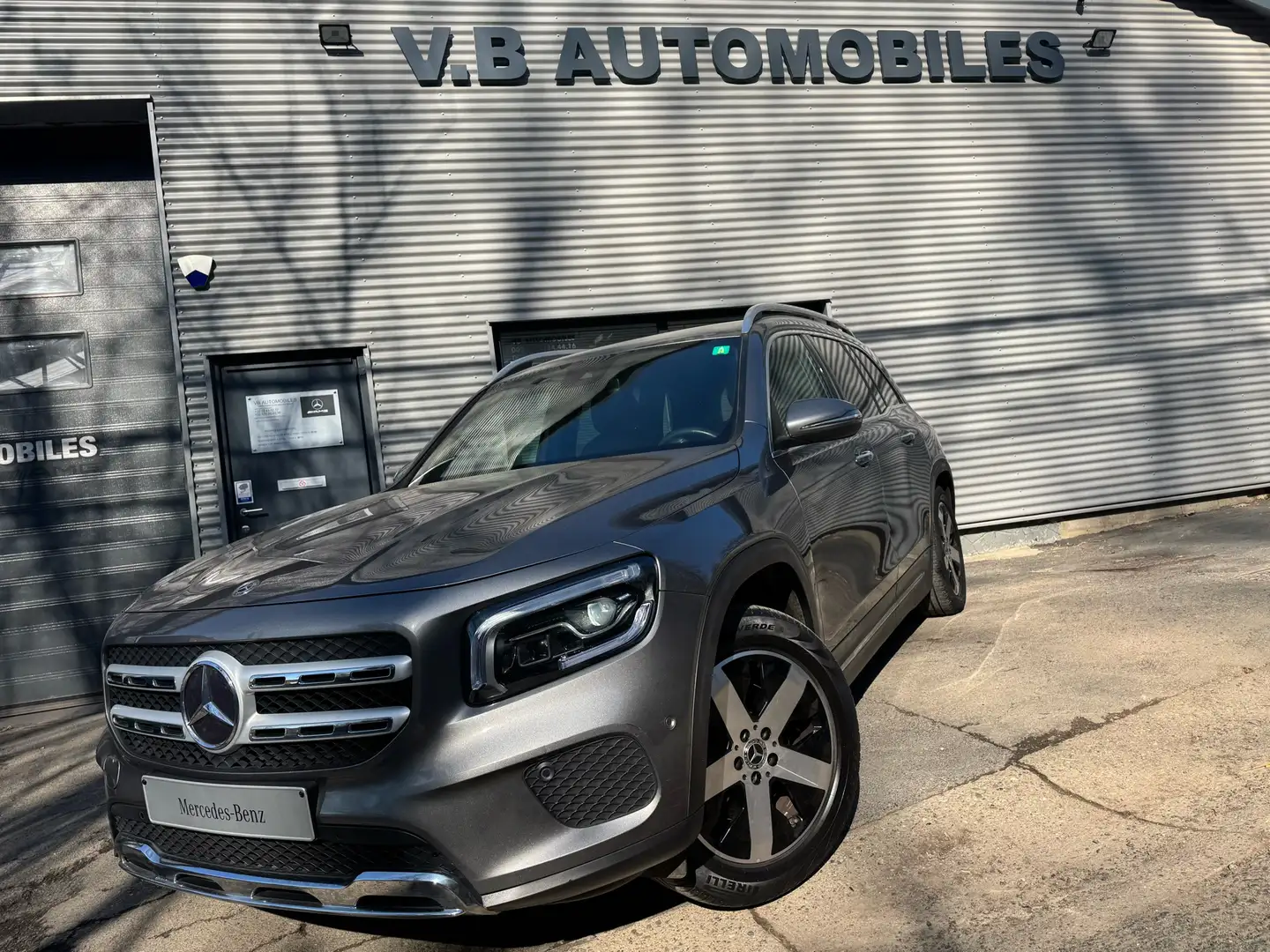 Mercedes-Benz GLB 200 Business Line Gris - 2