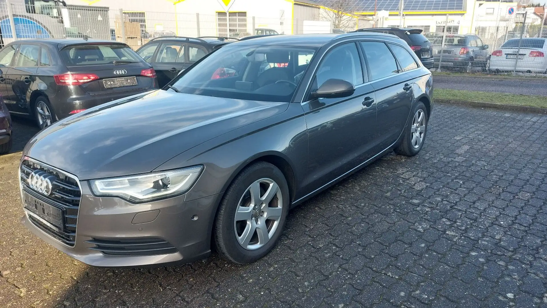 Audi A6 Avant 2.0 TDI ultra Grau - 1