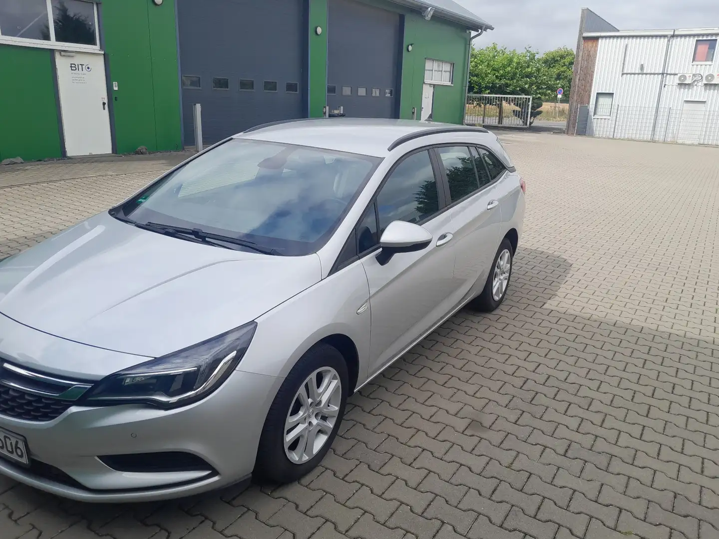 Opel Astra 1.2 Turbo Start/Stop Sports Tourer 2020 Silber - 1