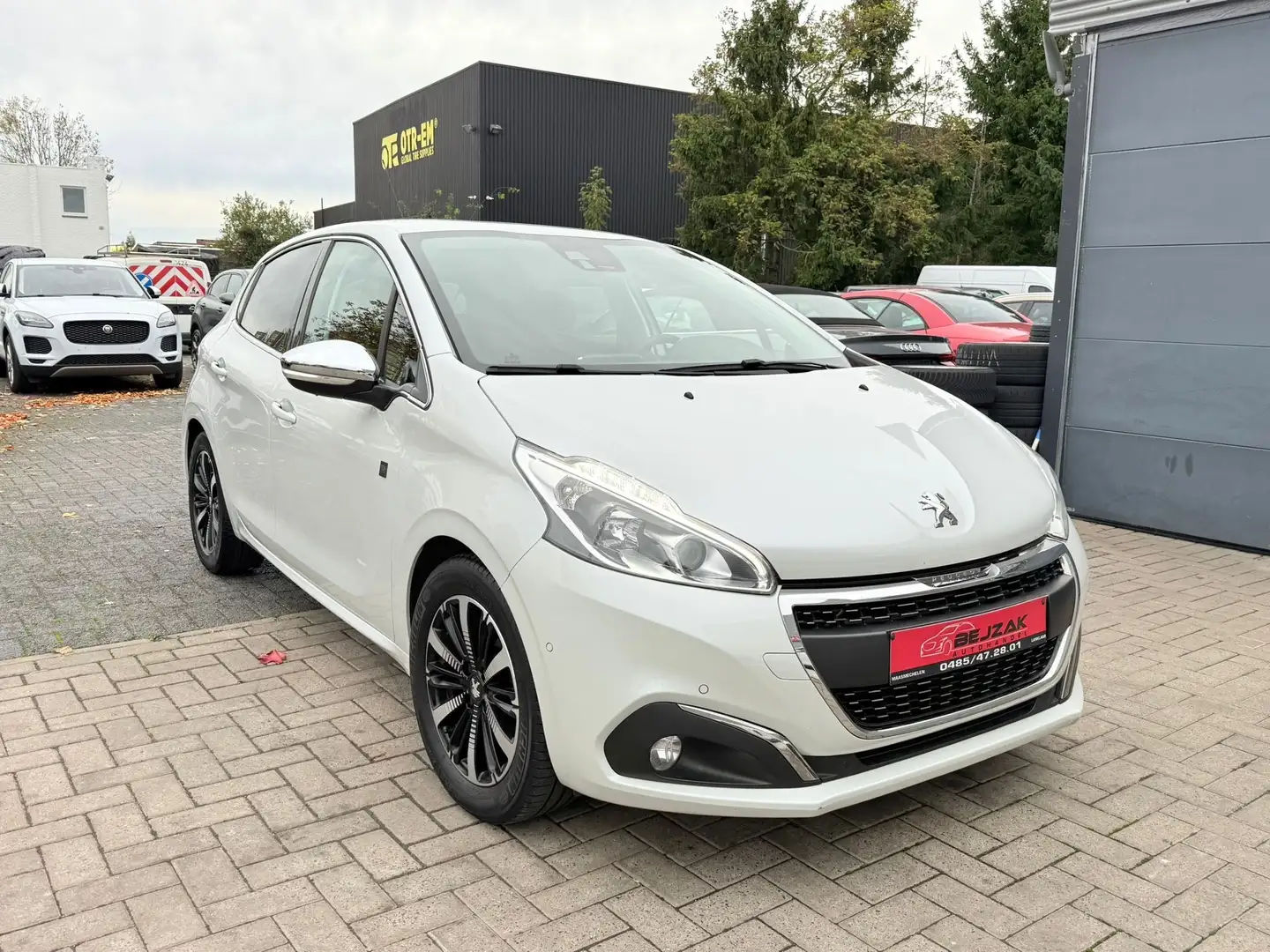 Peugeot 208 208 1.2i 2018 110pk met keuring - 1