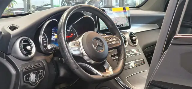 Mercedes-Benz GLC view 12