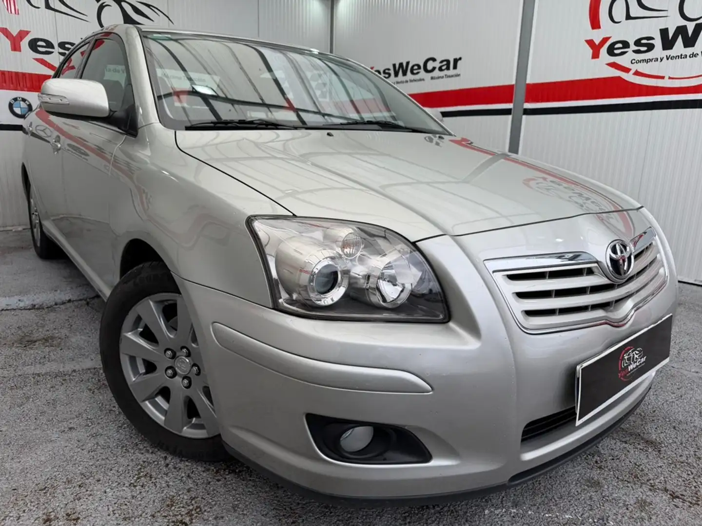 Toyota Avensis 1.8 Sol Gris - 1