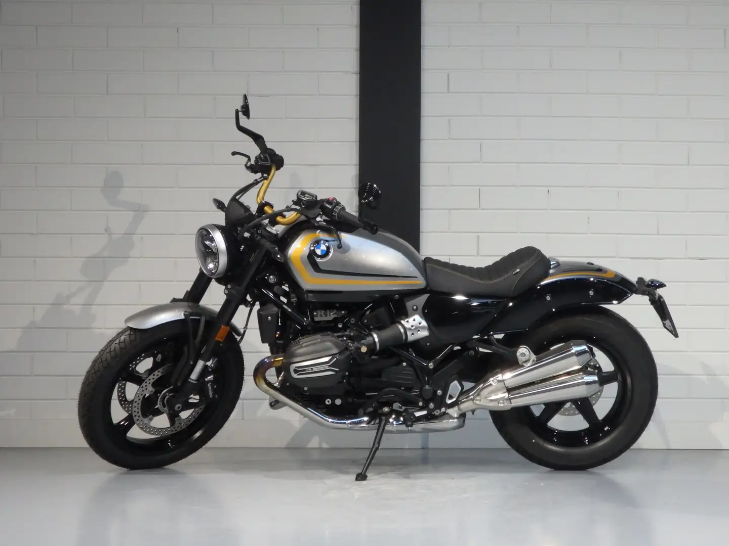 BMW R 12 | Option 719 | Schakelassistent Pro | Handvatverwa Stříbrná - 2