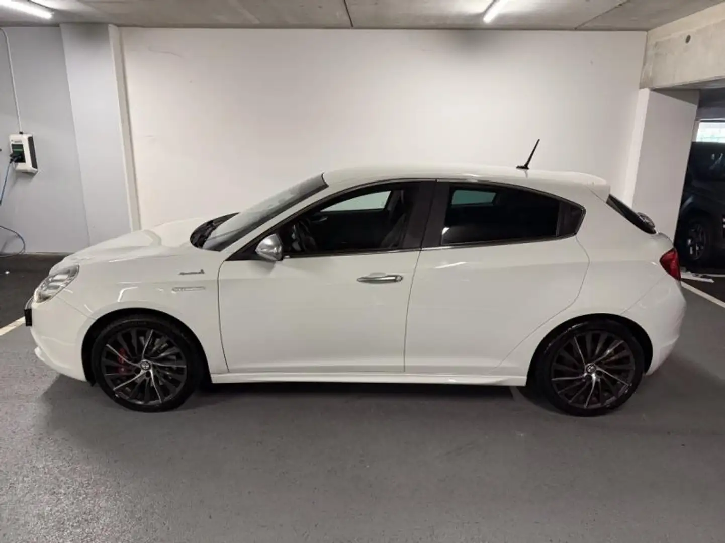 Alfa Romeo Giulietta 1.4 MultiAir Exclusive Stop\u0026Start Blanc - 2