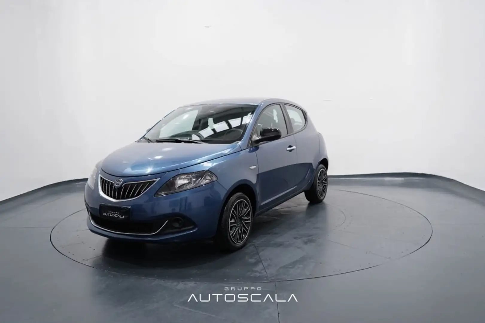 Lancia Ypsilon 1.0 FireFly 5 porte S&S Hybrid Silver Plus Bleu - 1