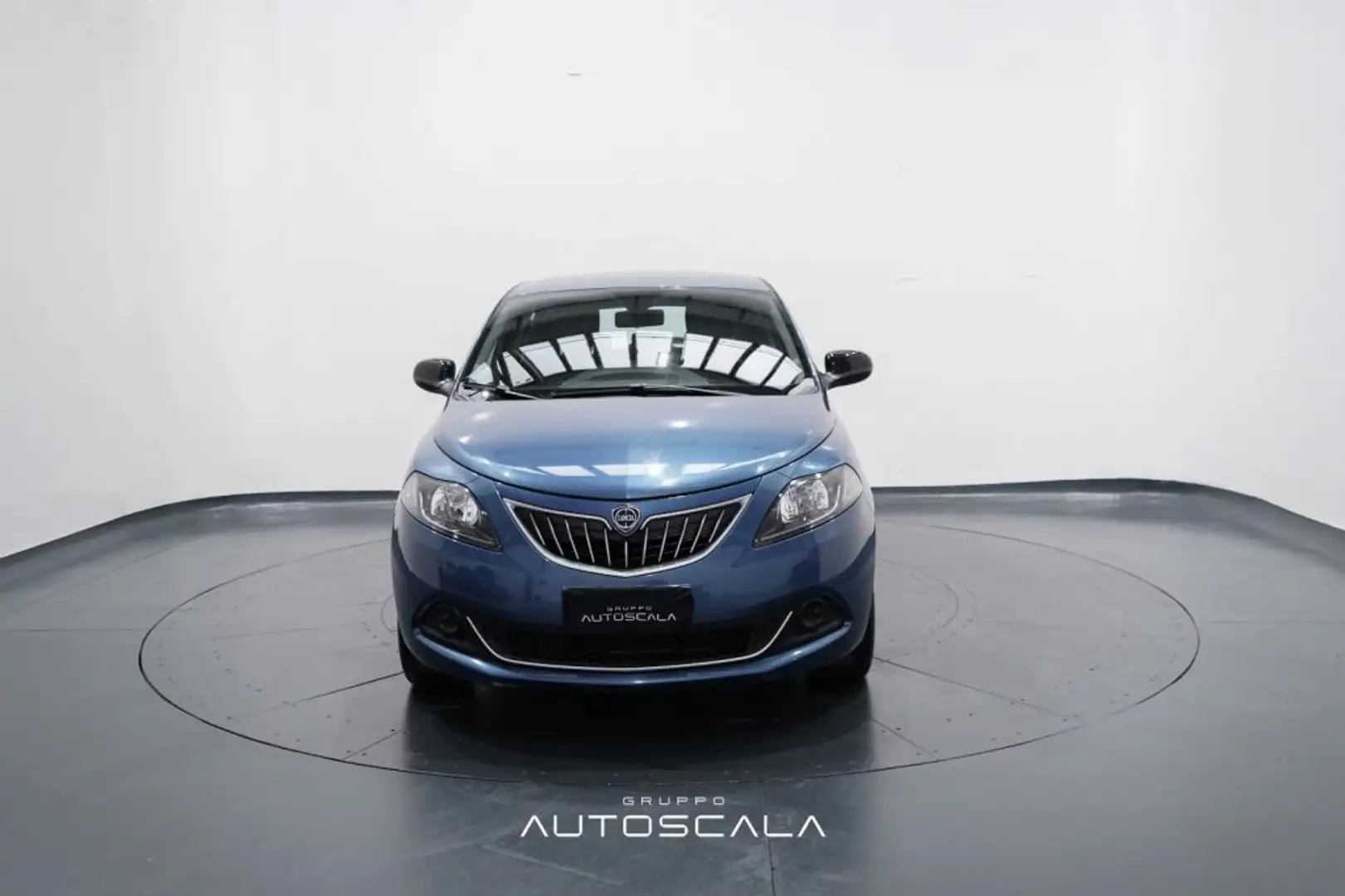 Lancia Ypsilon 1.0 FireFly 5 porte S&S Hybrid Silver Plus Bleu - 2