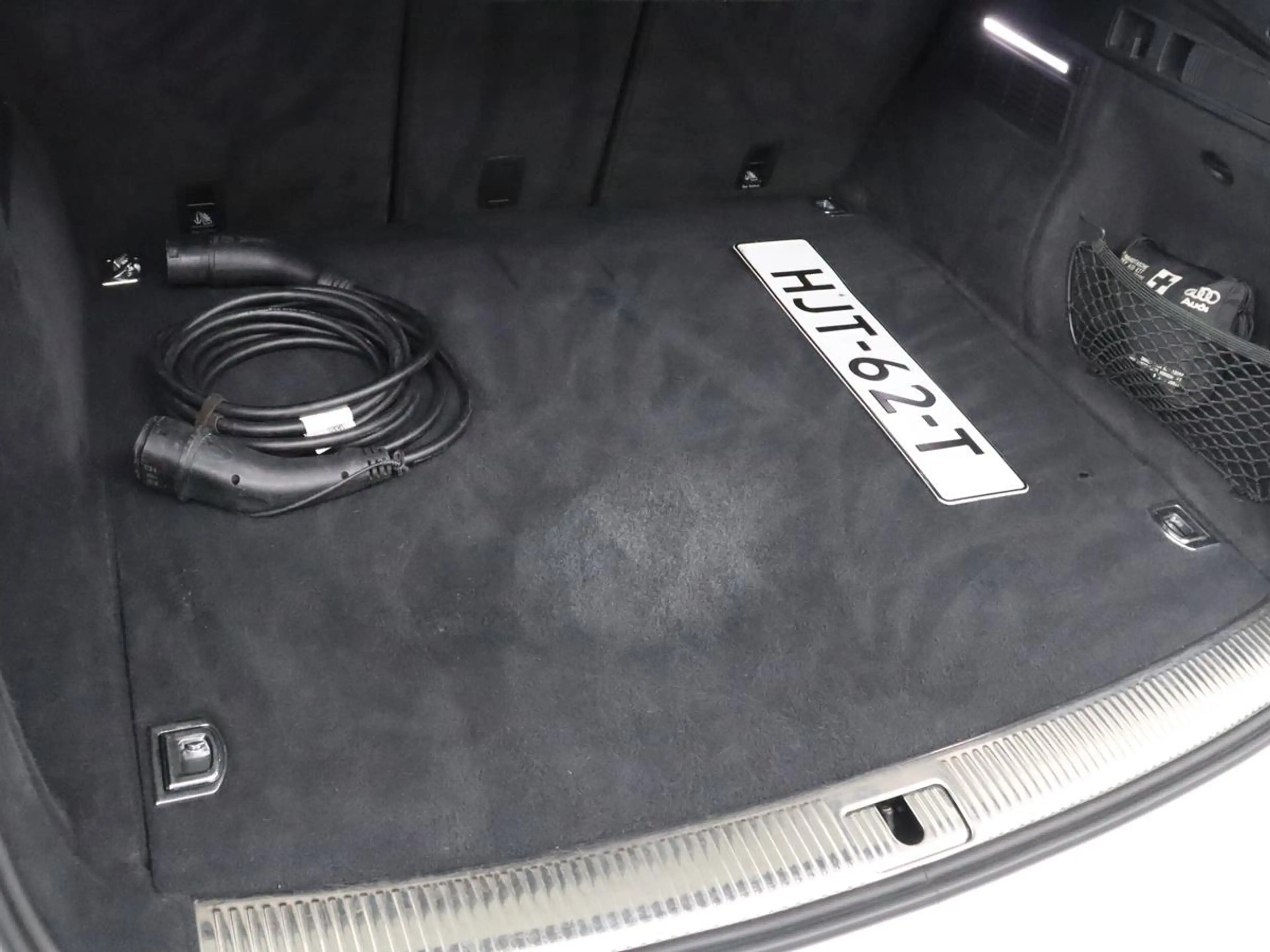 Audi Q5 50 TFSI e quattro S edition | SOH 85,5% | Panorama — photo 10