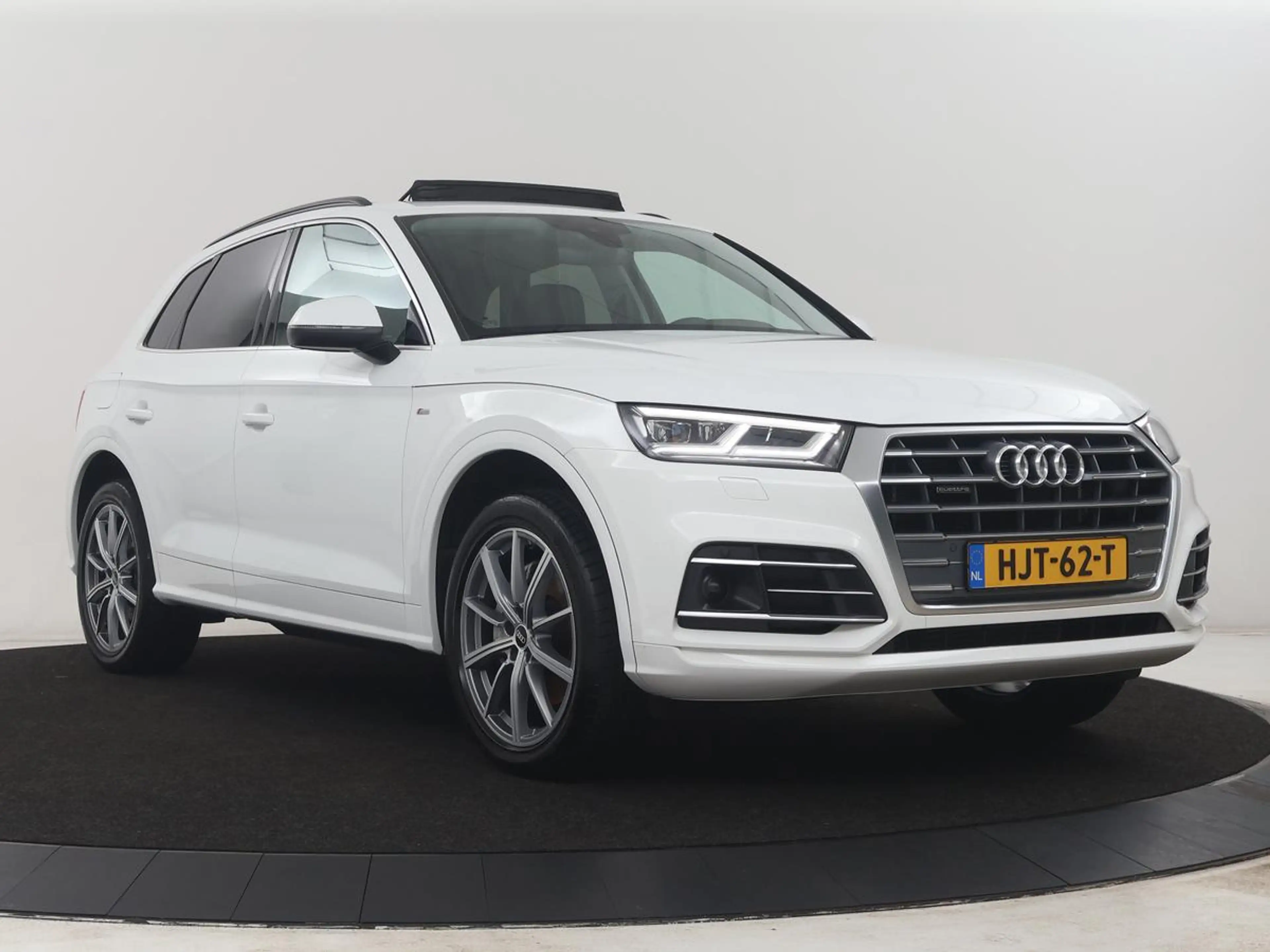 Audi Q5 50 TFSI e quattro S edition | SOH 85,5% | Panorama — photo 43